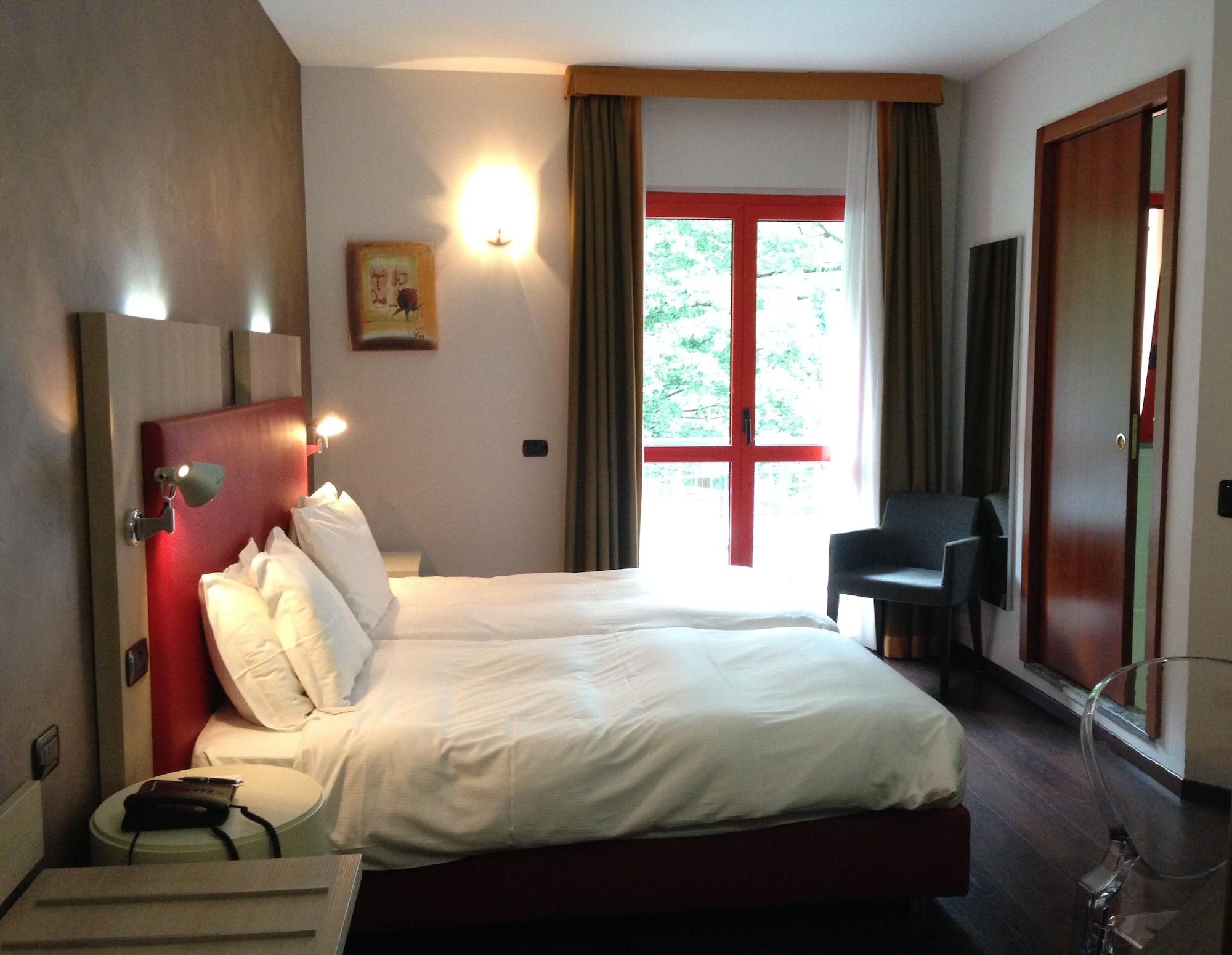 Hotel L'Approdo Петенаско Екстериор снимка