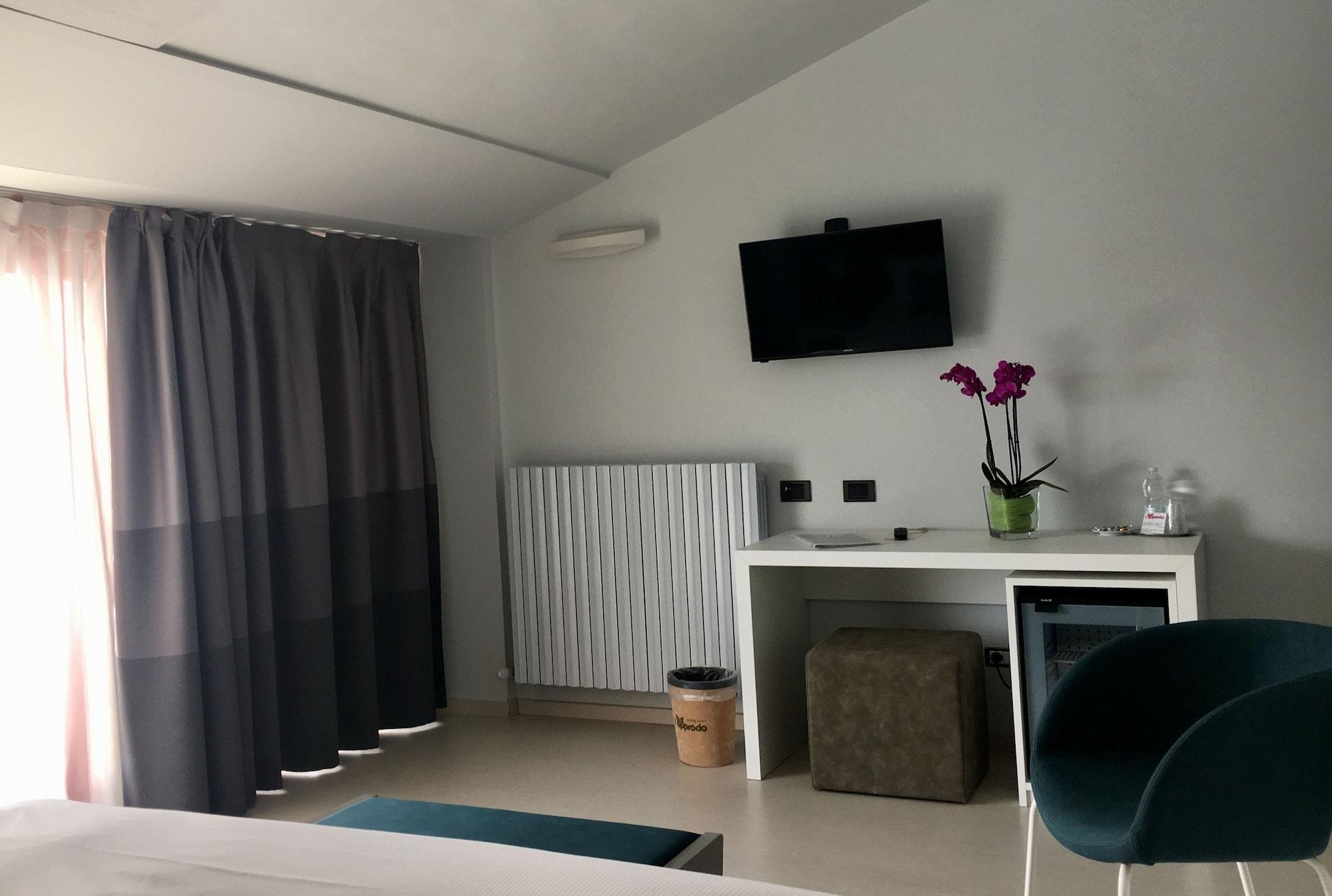 Hotel L'Approdo Петенаско Екстериор снимка