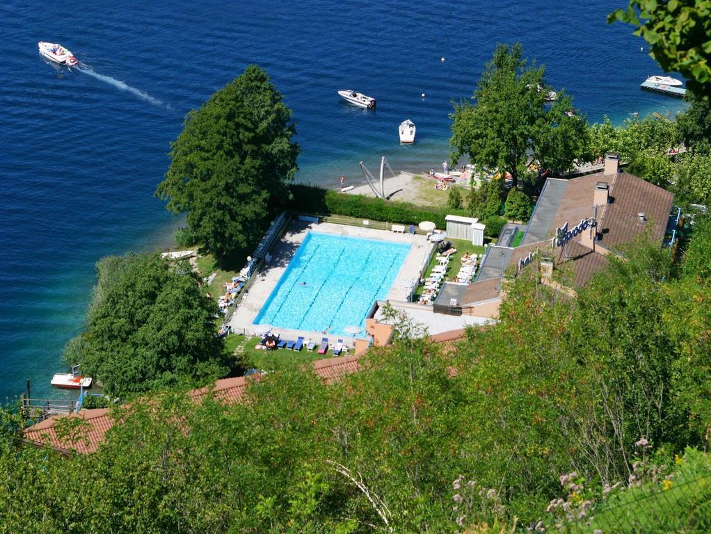 Hotel L'Approdo Петенаско Екстериор снимка
