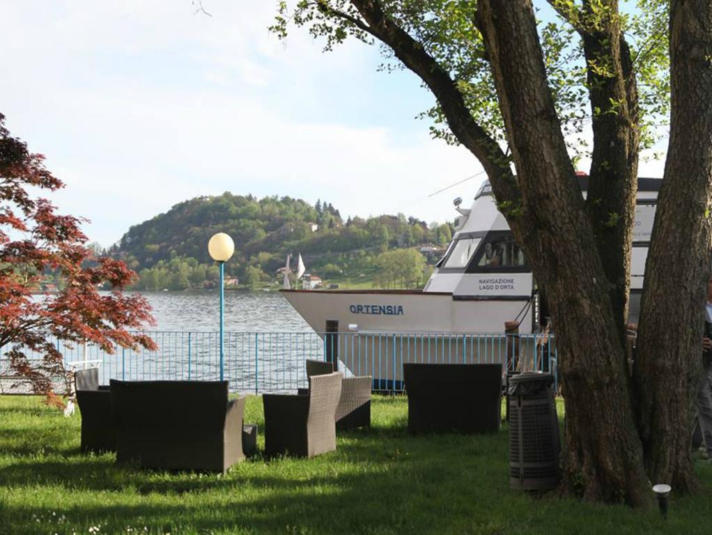 Hotel L'Approdo Петенаско Екстериор снимка
